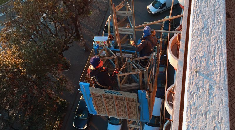 sistemi di movimentazione dei materiali: il montacarichi di cantiere